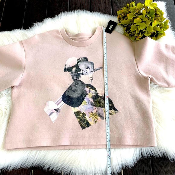 Graphic Beige Crop Top - Picture 4 of 10